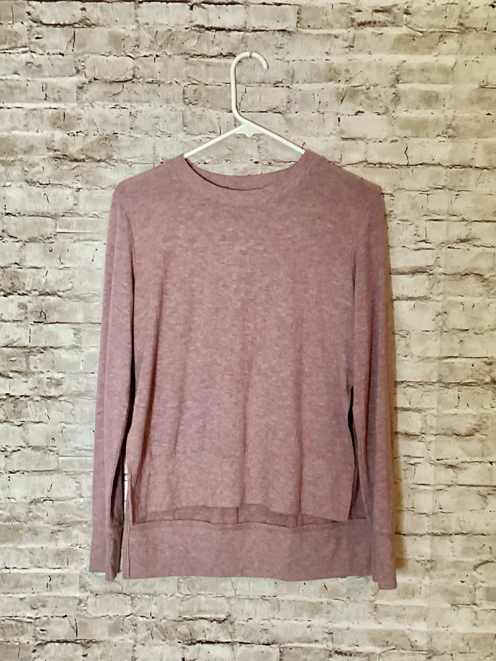 Alo dusty plum Glimpse long sleeve crew split side hem top